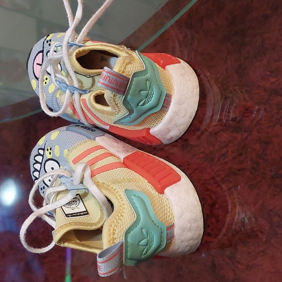 Adidas smiley sneakers - Picture 2 of 3